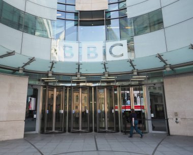 LONDON, İngiltere - Haziran 07, 2023: BBC Yayın Merkezi Portland Place 'deki British Broadcasting Corporation