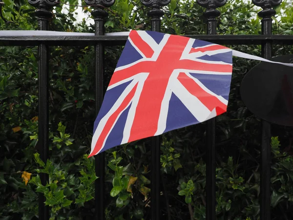 Birleşik Krallık Ulusal Bayrağı Namı Diğer Ngiliz Bayrağı Yeşillik Çitleri — Stok fotoğraf