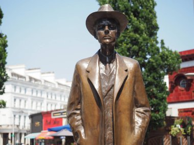 LONDON, İngiltere - Haziran 09, 2023: Macar besteci Bela Bartok 'un heykeli