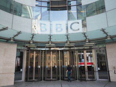 LONDON, İngiltere - Haziran 07, 2023: BBC Yayın Merkezi Portland Place 'deki British Broadcasting Corporation