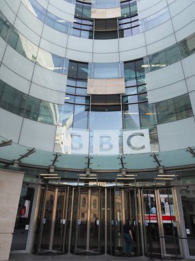 LONDON, İngiltere - Haziran 07, 2023: BBC Yayın Merkezi Portland Place 'deki British Broadcasting Corporation