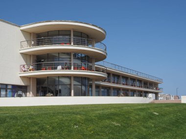 BEXHILL ON SEA, İngiltere - HAZİRAN 05, 2023: De La Warr Pavyonu
