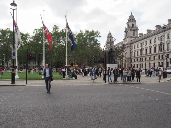 London Ngiltere Haziran 2023 Winston Churchill Meclis Meydanı Ndaki Heykeli — Stok fotoğraf