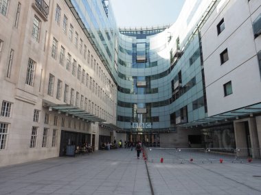 LONDON, İngiltere - Haziran 07, 2023: BBC Yayın Merkezi Portland Place 'deki British Broadcasting Corporation