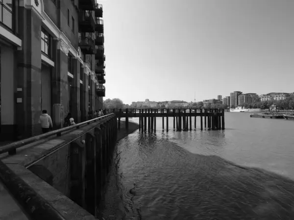 2023 흑백으로 템스강을 한눈에 수있는 파노라마 — 스톡 사진