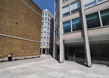 LONDON, İngiltere - 08 Haziran 2023: Ekonomist Binası ikonik yeni gaddar mimari