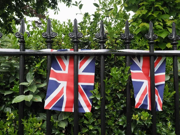 Bandiera Nazionale Del Regno Unito Aka Union Jack Green Fence — Foto Stock