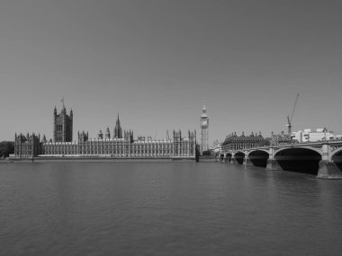 Parlamento binaları namı diğer Londra 'daki Westminster Sarayı siyah-beyaz