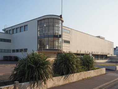 BEXHILL ON SEA, İngiltere - HAZİRAN 05, 2023: De La Warr Pavyonu