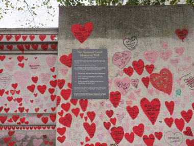 LONDON, İngiltere - Ekim 2022: National Covid Memorial Wall