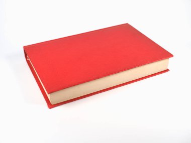 Kopya alanı ile kapalı beyaz arkaplan üzerinde kırmızı kitap