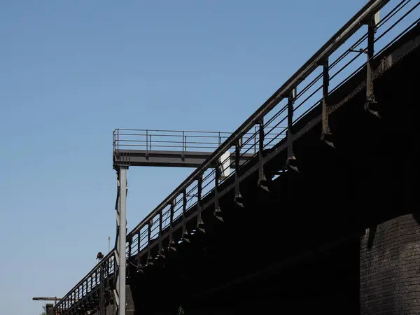 Puente Ferroviario Grosvenor Sobre Cielo Azul Londres Reino Unido — Foto de Stock