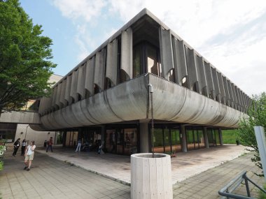 TURIN, İtalya - 10 Haziran 2023: Dietrich Bonhoeffer şehir merkezi ve kütüphanesi