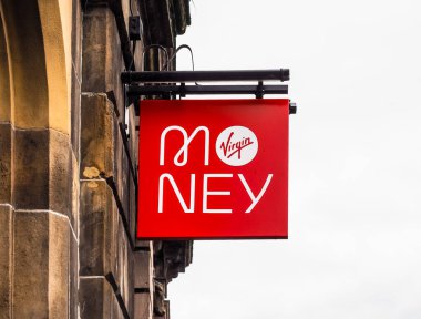 INVERNESS, İngiltere - 13 Eylül 2023: Virgin Money Bank işareti