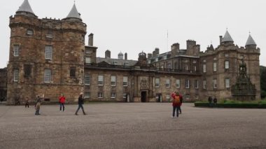 EDINBURGH, İngiltere - 22 Eylül 2023: Holyroodhouse Sarayı