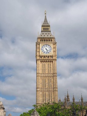 Big Ben, Parlamento Binası 'nda nam-ı diğer Londra' daki Westminster Sarayı 'nda.