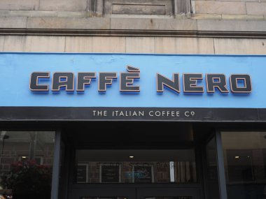 INVERNESS, İngiltere - 13 Eylül 2023: Caffe Nero işareti