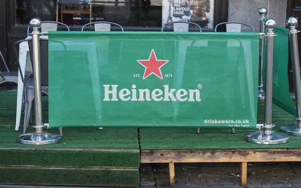 Aberdeen Setembro 2023 Sinal Cerveja Heineken — Fotografia de Stock