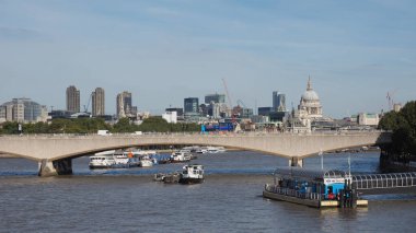 Jubilee köprü Londra, İngiltere'deki Thames Nehri üzerinde Waterloo köprü