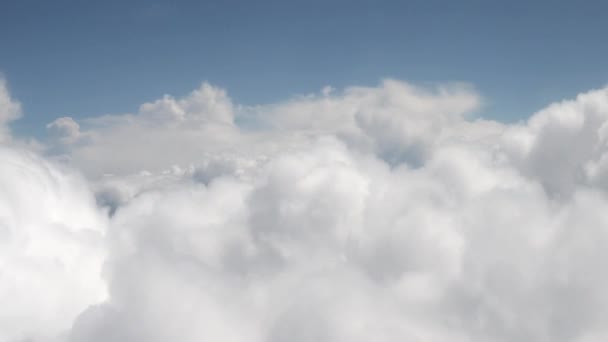 Nubes Blancas Esponjosas Vistas Desde Avión — Vídeos de Stock