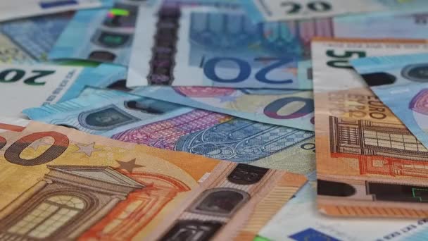 Monedas Euro Cayendo Sobre Muchos Billetes Banco — Vídeo de stock