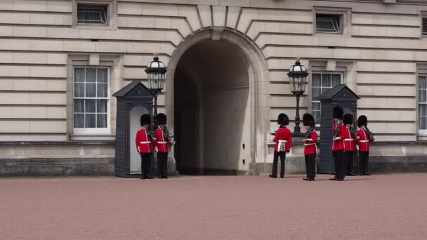 London Storbritannien Juni 2017 Byte Garde Vid Buckingham Palace Kungliga — Stockvideo
