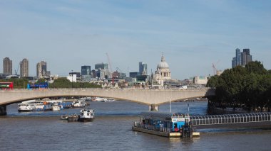 Jubilee köprü Londra, İngiltere'deki Thames Nehri üzerinde Waterloo köprü