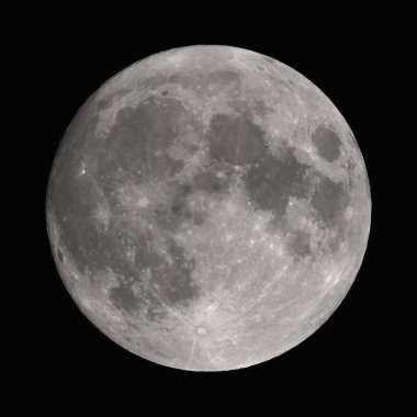 Astronomik bir teleskopla görülen dolunay