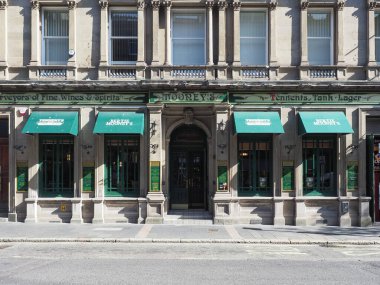 DUNDEE, İngiltere - 12 Eylül 2023: Bertie Mooney Bar Önü