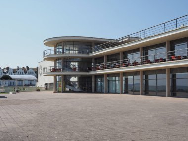 BEXHILL ON SEA, İngiltere - HAZİRAN 05, 2023: De La Warr Pavyonu