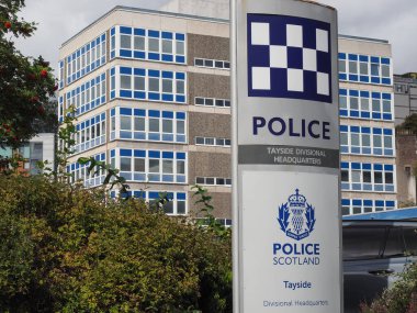 DUNDEE, İngiltere - 12 Eylül 2023: Polis İskoçya Tayside Tümen Karargahı