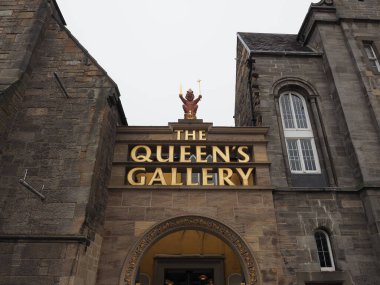EDINBURGH, İngiltere - 15 Eylül 2023: Holyroodhouse Sarayı 'ndaki Kraliçe Galerisi
