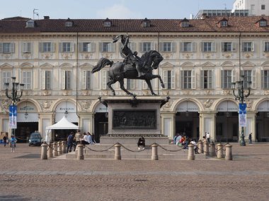 TURIN, İtalya - 06 Ekim 2023 Piazza San Carlo çevirisi St. Charles Meydanı