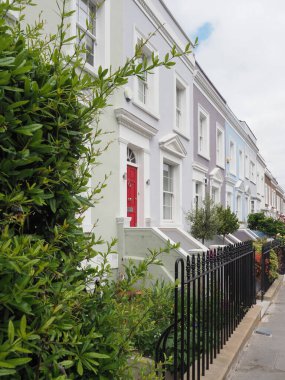 Londra, İngiltere 'de Kensington' da sıradan evler.