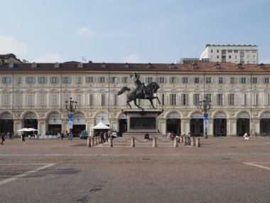 TURIN, İtalya - 06 Ekim 2023 Piazza San Carlo çevirisi St. Charles Meydanı