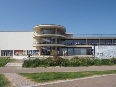 BEXHILL ON SEA, İngiltere - HAZİRAN 05, 2023: De La Warr Pavyonu