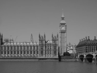 Parlamento binaları namı diğer Londra 'daki Westminster Sarayı siyah-beyaz