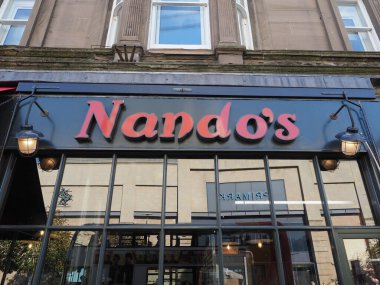 DUNDEE, İngiltere - 12 Eylül 2023 Nando 'nun Restoran Tabelası