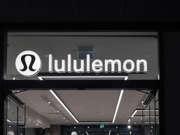 London June 2023 Lululemon Storefront Sign — Stock Photo, Image