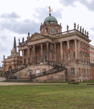 Neues Palais harabeleri. Potsdam Berlin 'deki Park Sanssouci' de yeni kraliyet sarayı.
