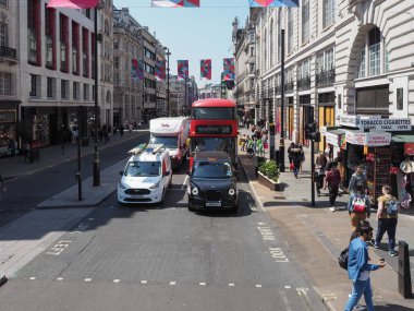 LONDON - 08 Haziran 2023 Piccadilly 'dekiler