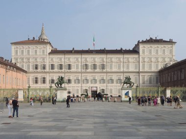 TURIN, İTALYA - 06 Ekim 2023 Palazzo Reale çeviri Kraliyet Sarayı