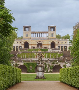 Potsdam Berlin 'deki Park Sanssouci' deki Orangerie.
