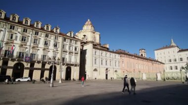 TURIN, İTALYA - 02 Aralık 2023 Piazza Castello Meydanı