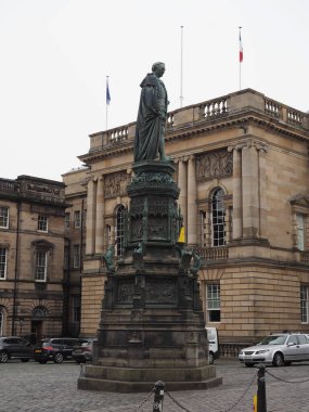EDINBURGH, İngiltere - 15 Eylül 2023: Heykeltıraş J. Edgar Bohem 'in 1888 yılında yaptığı Dük John Montagu Douglas Scott heykeli