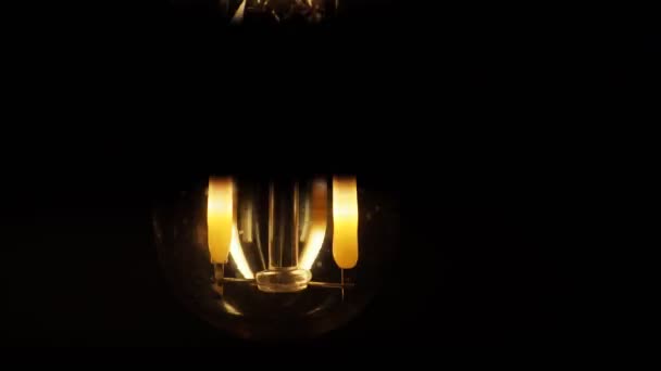 Lâmpada Incandescência Led Brilhante Sobre Fundo Escuro — Vídeo de Stock