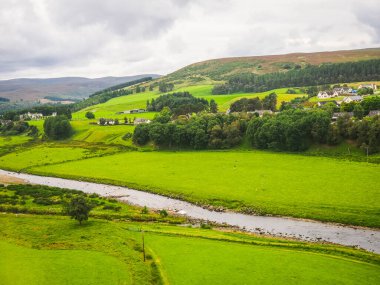 Inverness ve Aviemore arasındaki İskoç Ovaları Panoraması