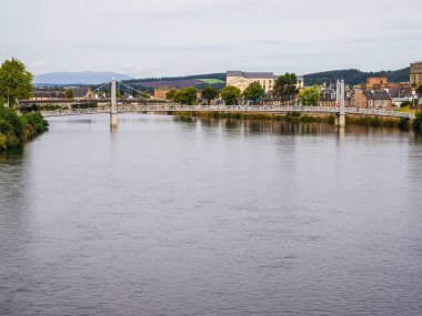 Inverness, İngiltere 'deki River Ness üzerindeki Greig Caddesi asma köprüsü