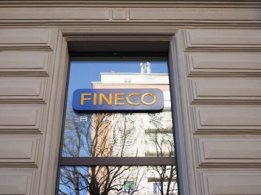 TURIN, İTALYA 19 ARALIK 2023 Fineco Bank tabelası