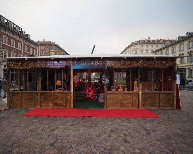 TURIN, İTALYA - 13 ARALIK 2023 Noel Baba Evi